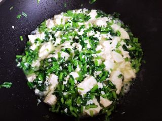 11、茼蒿菜豆腐羹,翻炒均匀