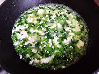 13、茼蒿菜豆腐羹,水不要加太多，不然就变成汤了