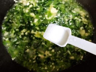 16、茼蒿菜豆腐羹,加一小勺细盐