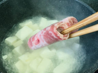 12、白菜炖豆腐,加牛肉卷