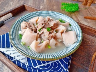15、花生莲藕排骨汤,汤汁拌饭是一绝。