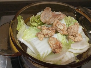 10、白菜豆腐汤,加入几块猪油渣。