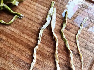 8、三鲜汤,然后对半撕开