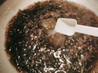 10、芦笋紫菜汤,再次煮开后 放入盐