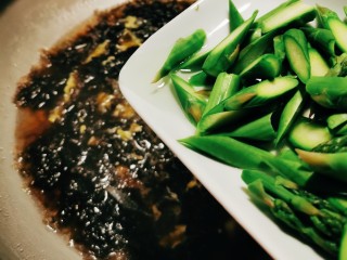 13、芦笋紫菜汤,放入芦笋