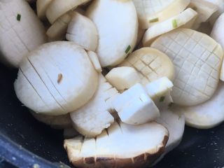 12、蚝油杏鲍菇,轻轻翻炒