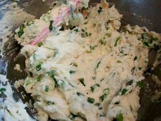 9、#曲奇菜谱秀#葱香曲奇,用橡皮刮刀翻拌，