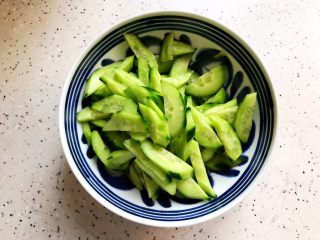 5、虫草花黄瓜鸡蛋汤,全部切好，备用