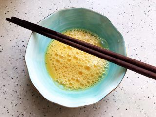 8、虫草花黄瓜鸡蛋汤,搅拌均匀，备用