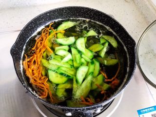 15、虫草花黄瓜鸡蛋汤,煮一分钟