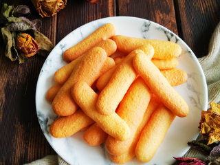 13、零添加版蛋黄手指饼干,成品图。