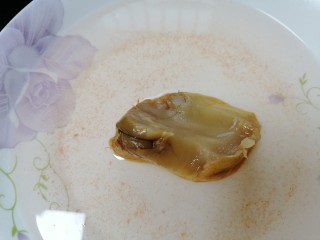 2、榨菜肉丝汤,将榨菜清洗干净