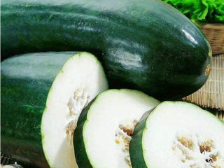 2、冬瓜鸡蛋汤,冬瓜是秋冬季节里常吃的一种蔬菜，清热利湿。