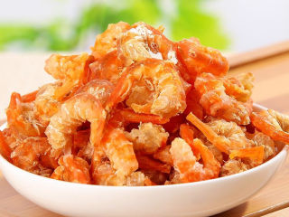 10、冬瓜鸡蛋汤,海米可以提前浸泡一下，也可以直接放进锅中。