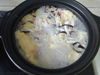 10、三鲜汤,淋入鸡蛋液