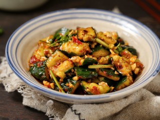 15、拍黄瓜,一道做法简单却又爽口开胃的凉拌黄瓜就做好了