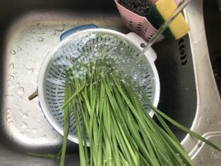 1、三鲜小馄饨,韭菜清干净