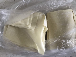 10、三鲜小馄饨,准备馄炖皮