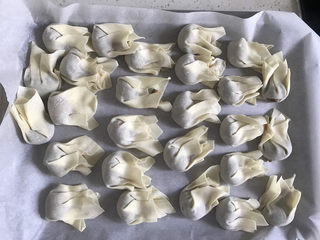 14、三鲜小馄饨,全部包完