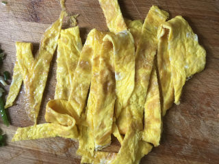 16、三鲜小馄饨,切成长条