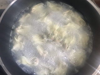 18、三鲜小馄饨,煮至馄飩全部浮起