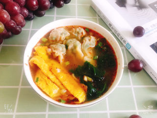 22、三鲜小馄饨,这是放了辣椒油，大人吃的，味道也很不错哦