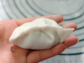 13、晶莹剔透又鲜又爽的水晶虾饺,包好，捏什么形状随意，不露馅就行