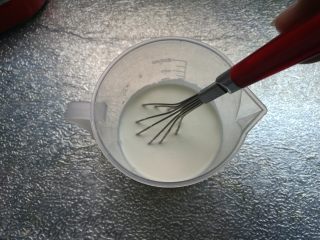 7、烘焙小白零失败的——黄桃蛋挞,搅拌均匀，