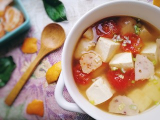 15、鱼丸豆腐汤,天凉煮上一碗，鱼丸和豆腐鲜嫩无比，汤汁泡饭也不错。