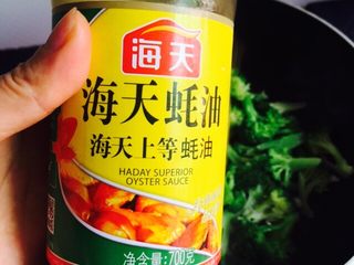 16、蒜蓉蚝油西兰花,加一勺蚝油