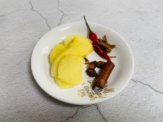 6、胡萝卜炖羊肉,生姜、八角、桂皮、小米辣