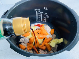 15、胡萝卜炖羊肉,一勺生抽