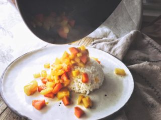 14、减肥福利 无油快手 素咖喱饭,倒入煮好的咖喱即可