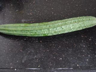 1、丝瓜肉丸汤,丝瓜一条，买肥大点的肉嫩