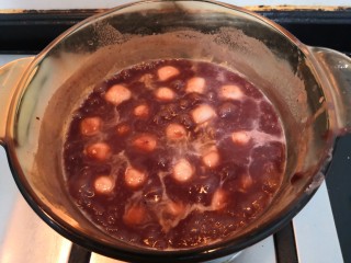 18、冬至美食 豆沙汤圆,煮开后，关火盛出