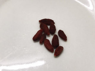 2、桂圆鸡蛋汤,枸杞觉得多了,只用了少量