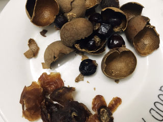 4、桂圆鸡蛋汤,桂圆去壳去核