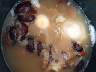 9、桂圆鸡蛋汤,煮好的汤