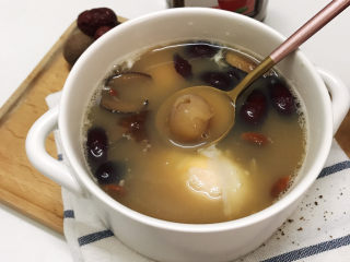 13、桂圆鸡蛋汤,搅拌均匀即可