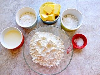 1、奶油曲奇,准备食材