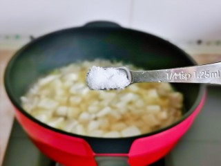 12、平菇豆腐汤,按个人口味加入。