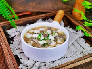 15、平菇豆腐汤,味道鲜美的平菇豆腐汤。