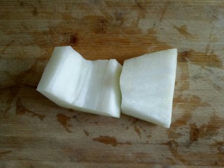 2、冬瓜肉丸汤,冬瓜去皮去瓤