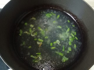 9、冬瓜肉丸汤,加入高汤