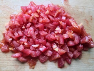 5、三鲜汤,切成丁备用