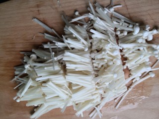 7、三鲜汤,切成小段备用