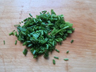 9、三鲜汤,葱洗净切成葱花