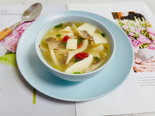 16、平菇豆腐汤,汤鲜味美，好喝不油腻