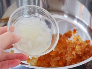 7、桃胶皂角米雪燕紫薯羹,加入桃胶