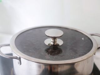 12、桃胶皂角米雪燕紫薯羹,继续炖煮10分钟